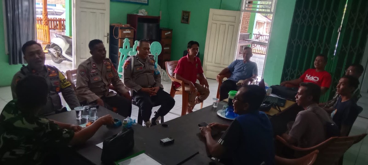 Polsek Tanah Abang Gelar Jumat Curhat di Desa Raja