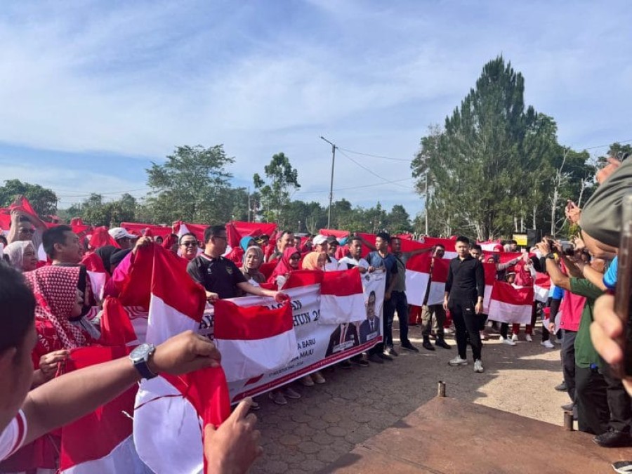 Luar Biasa, Jelang HUT Kemerdekaan, PJ Bupati Muhammad Farid Bagikan 10 Juta Bendera Merah Putih