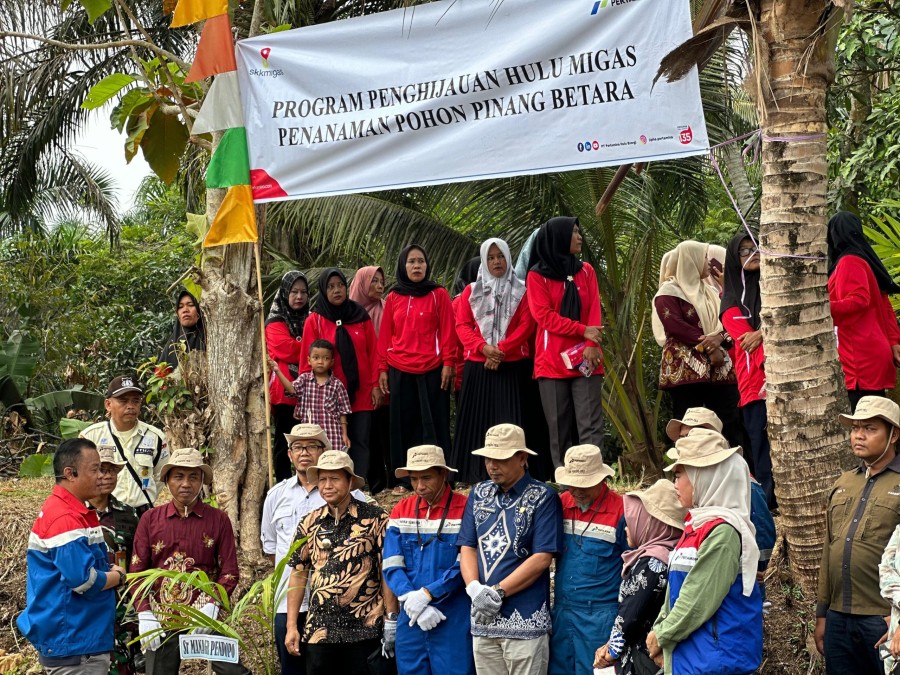 BERKARYA BERSAMA DESA SUKAKARYA PERTAMINA TANAM POHON PINANG BETARA DAN INOVASI PINANG TUA SEBAGAI ZAT INHIBITOR (ANTIKOROSI) LOGAM