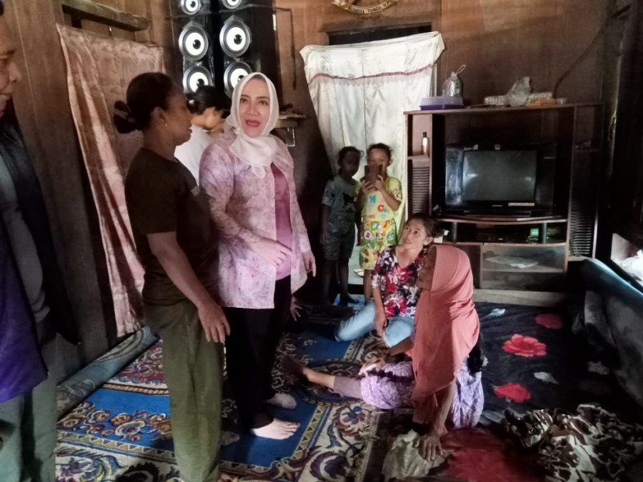 Dibezuk Hj Ratna Machmud, Bu Sujinem Beserta Keluarga Menangis, Ternyata Ini..