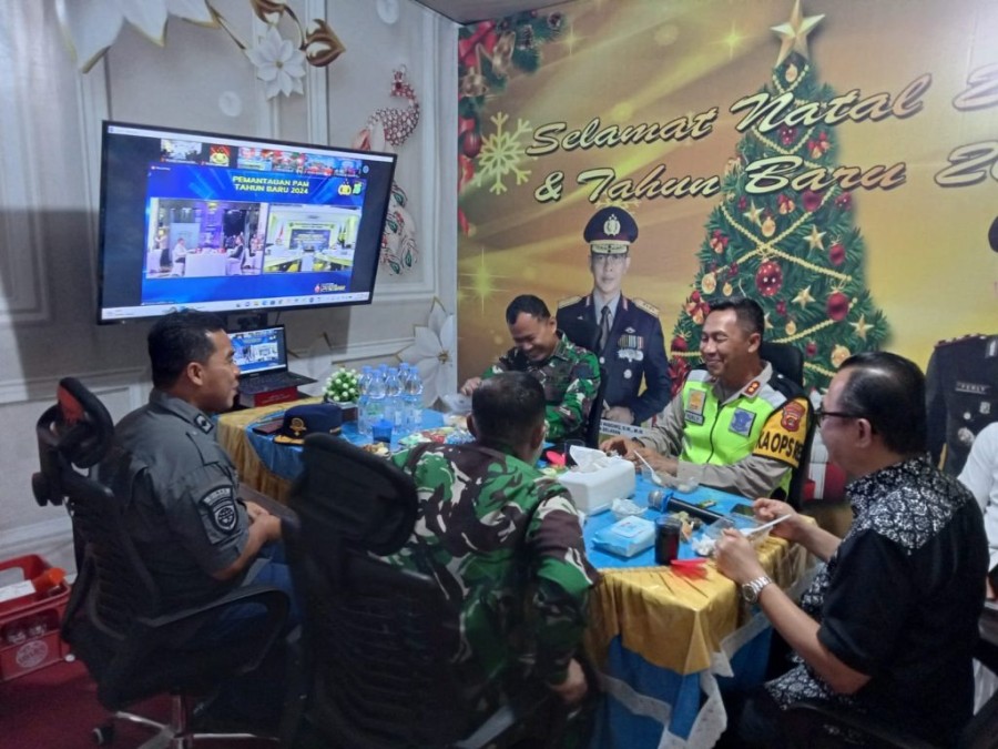 Tinjau Pos PAM Nataru Talang Kalapa, Pj Bupati Hani S Rustam Berikan Bantuan