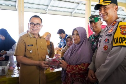 Tekan Inflansi, Pj Bupati Banyuasin Diawal Tahun 2024 Gelar Pasar Murah