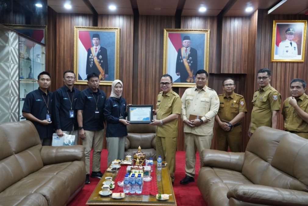 PPPK Diikut Sertakan Program Kesejahteraan, Pj Bupati Banyuasin Diganjar Penghargaan dari PT Taspen Palembang