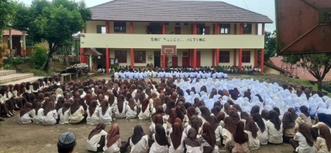 Suara Lantunan Ayat Suci Al Quran dan Sholawatan Menggema di SMPN 1 Betung Setiap Jumat