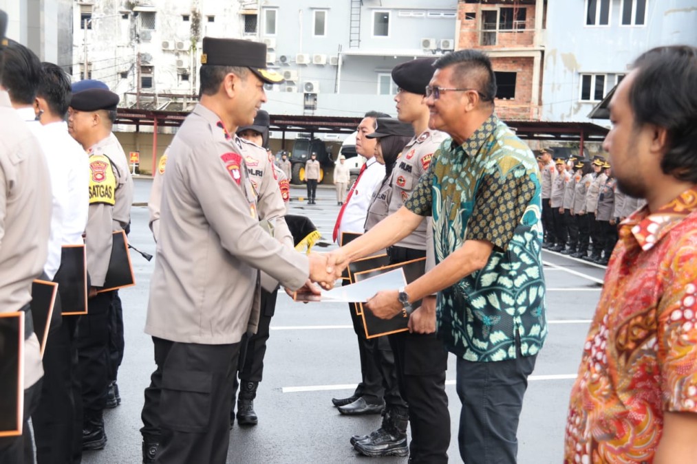 Personel Polres Pagar Alam Terima Pin Emas Kapolda Sumsel
