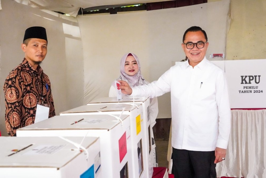 Hari Pencoblosan, Pj Bupati Hani Syopiar Rustam Pantau Langsung Jalannya Pemilu Serentak di Banyuasin