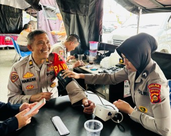 Tim Dokkes Polda Sumsel dan Jajaran Lakukan Patroli Sambang TPS, Berikan Layanan Kesehatan Petugas