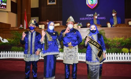 Bupati Musi Rawas dan Gubernur Sumsel H.Herman Deru Hadiri Rapat Paripurna HUT Kabupaten Musi Rawas Ke-82 Tahun