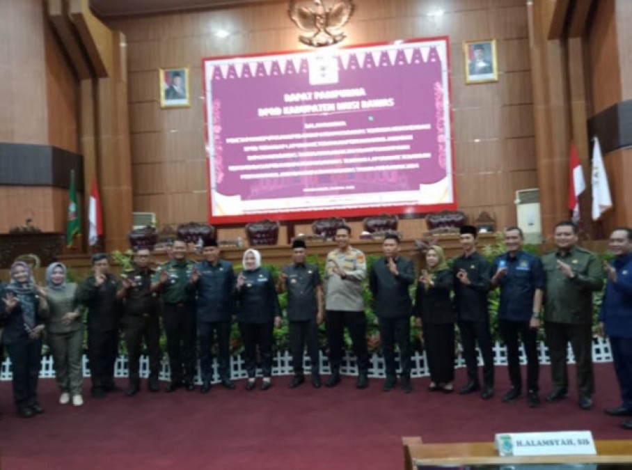 Sidang Paripurna DPRD Musi Rawas Menetapkan Calon Bupati Terpilih Hj Ratna Machmud dan Wakil Suprayitno