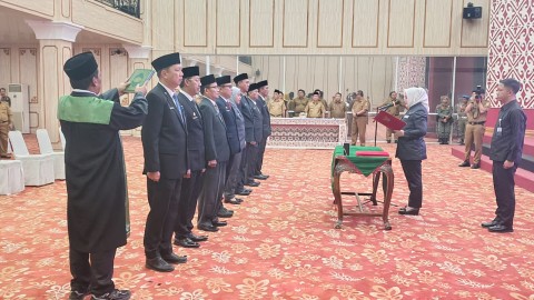 Bupati Musi Rawas H.Ratna Machmud Lantik 8 Pejabat Eselon 2